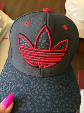 Adidas Men’s Gray Cap with Red Trefoil